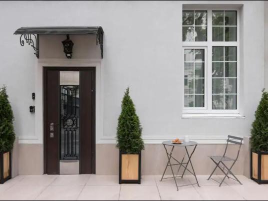 Hidden Gem With Its Own Private Entry At Lypky Apartment Kyiv Exterior photo